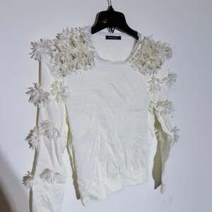 SUNYUER White 3D Floral Appliqué Long Sleeve Ribbed Knit Top